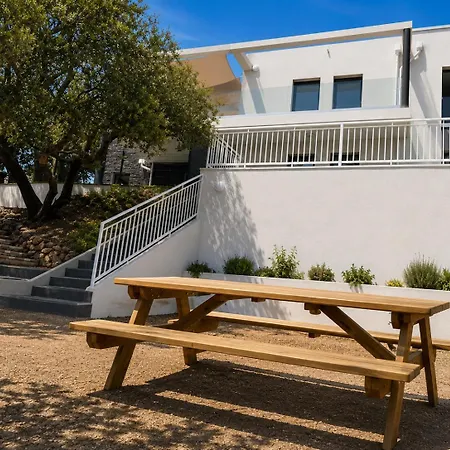 Alando Apartmán